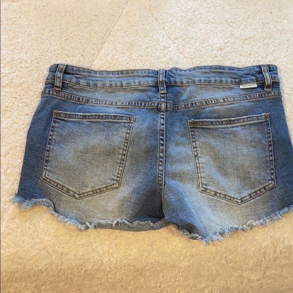 Billabong Size 30 jean shorts - Picture 2 of 6